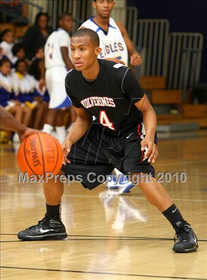 Thumbnail 3 in Harvard-Westlake @ Verbum Dei photogallery.