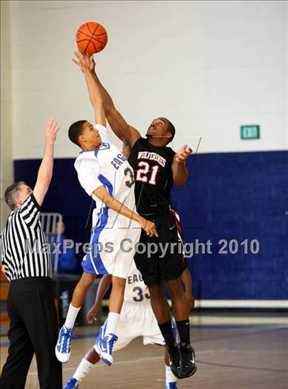 Thumbnail 2 in Harvard-Westlake @ Verbum Dei photogallery.
