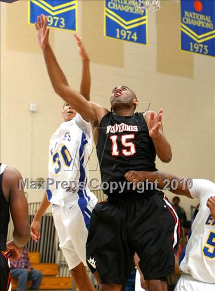 Thumbnail 2 in Harvard-Westlake @ Verbum Dei photogallery.