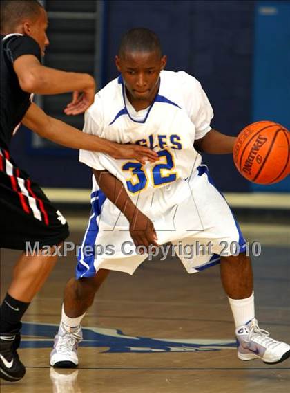 Thumbnail 2 in Harvard-Westlake @ Verbum Dei photogallery.