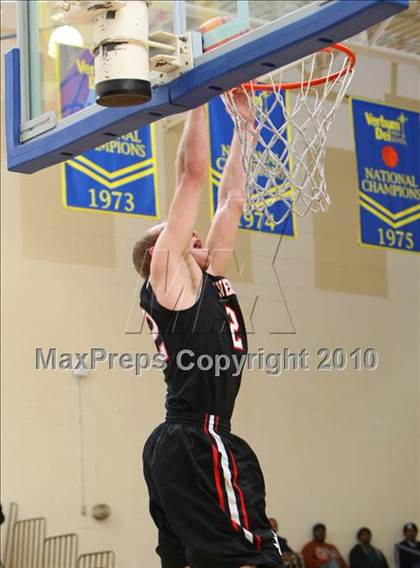 Thumbnail 1 in Harvard-Westlake @ Verbum Dei photogallery.