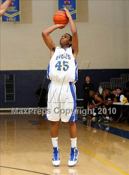 Thumbnail 3 in Harvard-Westlake @ Verbum Dei photogallery.