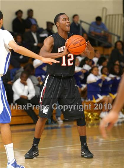 Thumbnail 3 in Harvard-Westlake @ Verbum Dei photogallery.