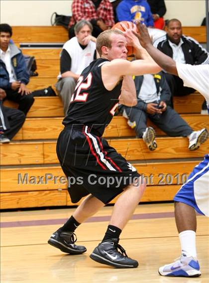 Thumbnail 2 in Harvard-Westlake @ Verbum Dei photogallery.
