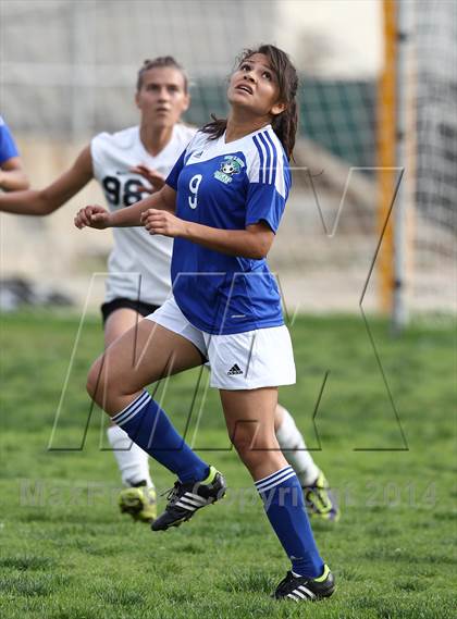 Thumbnail 3 in Verdugo Hills vs. Robert F. Kennedy Community (CIF L.A. City Section D2 Semifinal) photogallery.