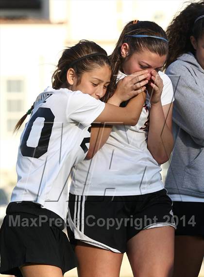 Thumbnail 2 in Verdugo Hills vs. Robert F. Kennedy Community (CIF L.A. City Section D2 Semifinal) photogallery.