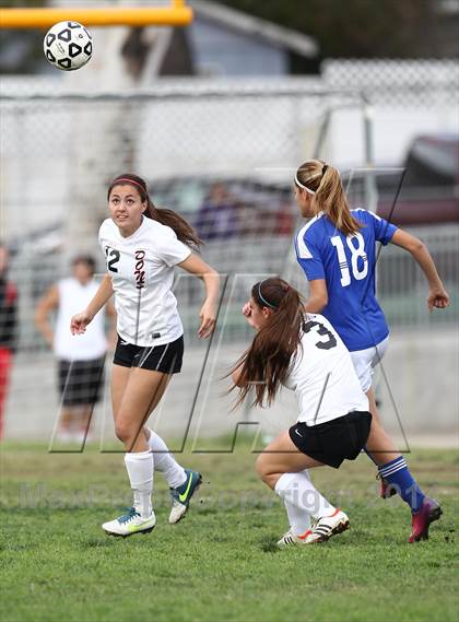 Thumbnail 3 in Verdugo Hills vs. Robert F. Kennedy Community (CIF L.A. City Section D2 Semifinal) photogallery.