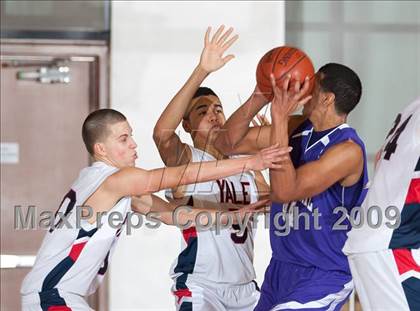 Thumbnail 2 in Cathedral vs. Yale-Canada (MaxPreps Holiday Classic) photogallery.