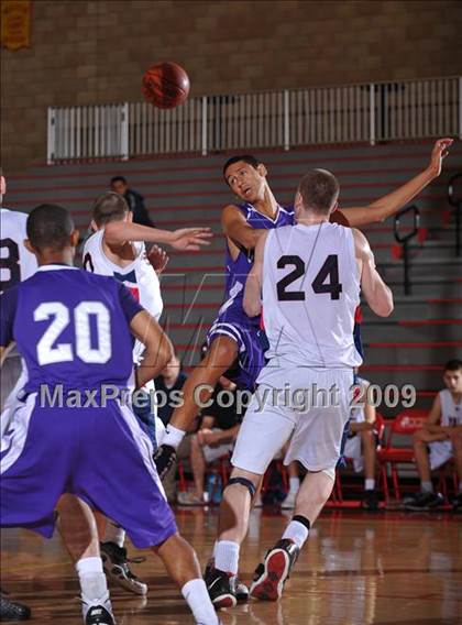 Thumbnail 2 in Cathedral vs. Yale-Canada (MaxPreps Holiday Classic) photogallery.