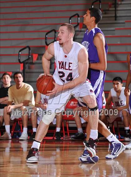 Thumbnail 2 in Cathedral vs. Yale-Canada (MaxPreps Holiday Classic) photogallery.