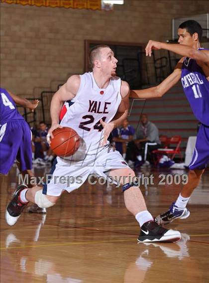 Thumbnail 3 in Cathedral vs. Yale-Canada (MaxPreps Holiday Classic) photogallery.