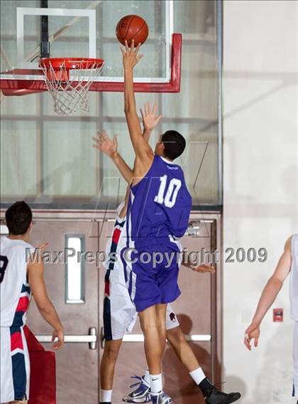 Thumbnail 2 in Cathedral vs. Yale-Canada (MaxPreps Holiday Classic) photogallery.