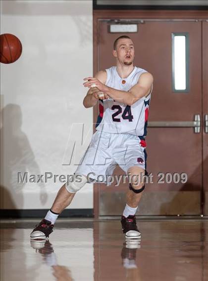 Thumbnail 3 in Cathedral vs. Yale-Canada (MaxPreps Holiday Classic) photogallery.