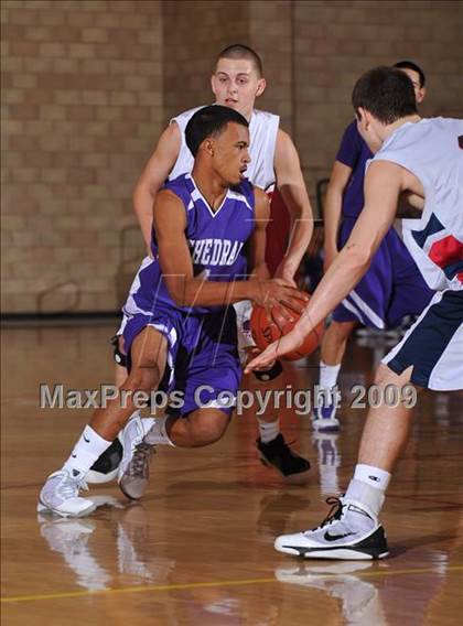 Thumbnail 3 in Cathedral vs. Yale-Canada (MaxPreps Holiday Classic) photogallery.