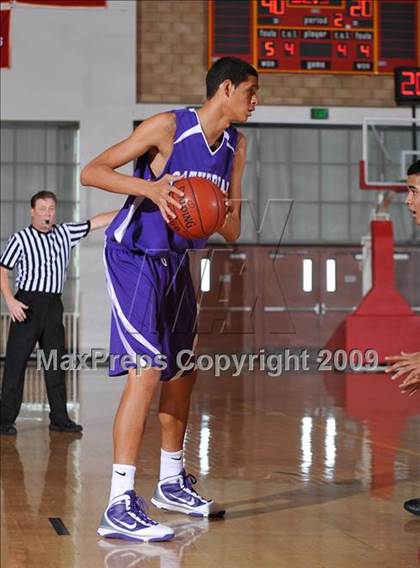 Thumbnail 3 in Cathedral vs. Yale-Canada (MaxPreps Holiday Classic) photogallery.