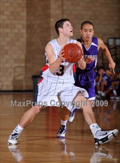 Thumbnail 2 in Cathedral vs. Yale-Canada (MaxPreps Holiday Classic) photogallery.