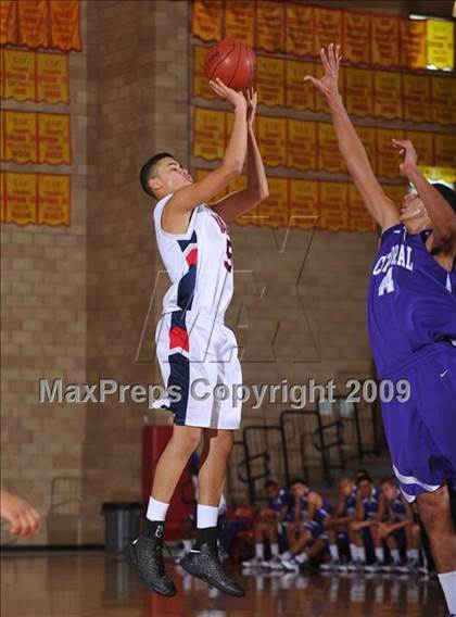 Thumbnail 2 in Cathedral vs. Yale-Canada (MaxPreps Holiday Classic) photogallery.