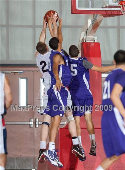 Thumbnail 2 in Cathedral vs. Yale-Canada (MaxPreps Holiday Classic) photogallery.