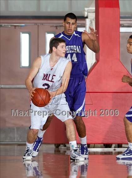 Thumbnail 1 in Cathedral vs. Yale-Canada (MaxPreps Holiday Classic) photogallery.