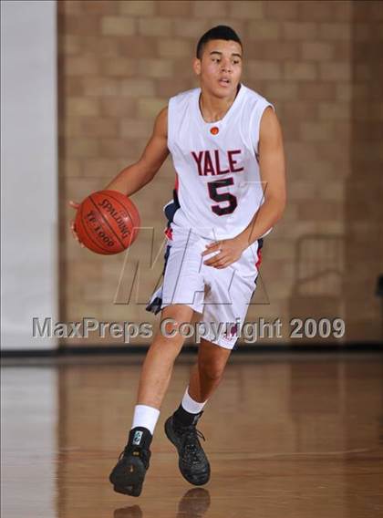 Thumbnail 1 in Cathedral vs. Yale-Canada (MaxPreps Holiday Classic) photogallery.