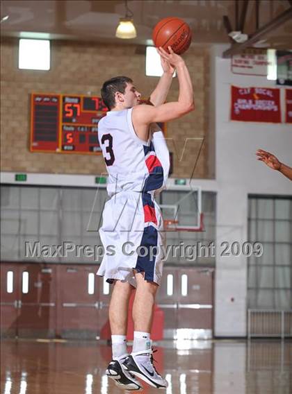 Thumbnail 2 in Cathedral vs. Yale-Canada (MaxPreps Holiday Classic) photogallery.