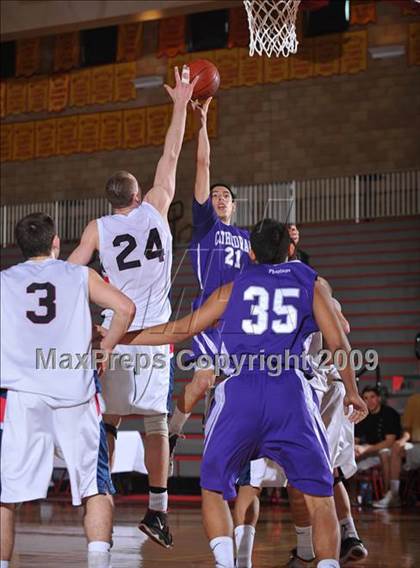 Thumbnail 2 in Cathedral vs. Yale-Canada (MaxPreps Holiday Classic) photogallery.