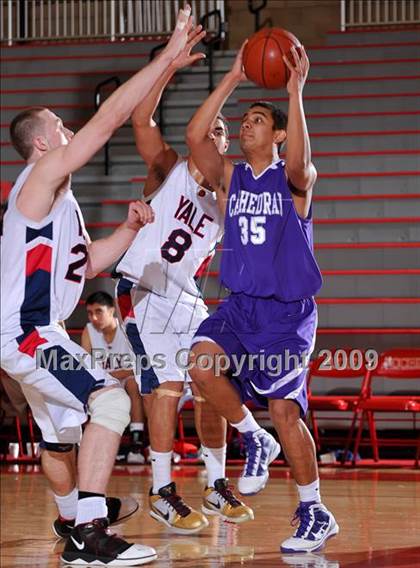 Thumbnail 3 in Cathedral vs. Yale-Canada (MaxPreps Holiday Classic) photogallery.