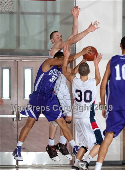 Thumbnail 2 in Cathedral vs. Yale-Canada (MaxPreps Holiday Classic) photogallery.