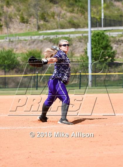 Thumbnail 3 in Marion County vs McMinn County photogallery.