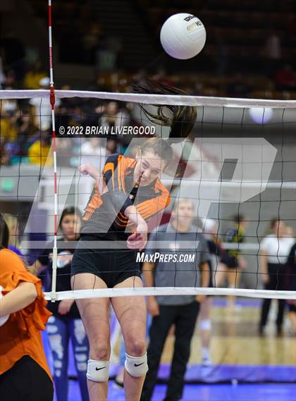 Thumbnail 2 in Lamar vs. Platte Valley (CHSAA 3A State Championship Final) photogallery.