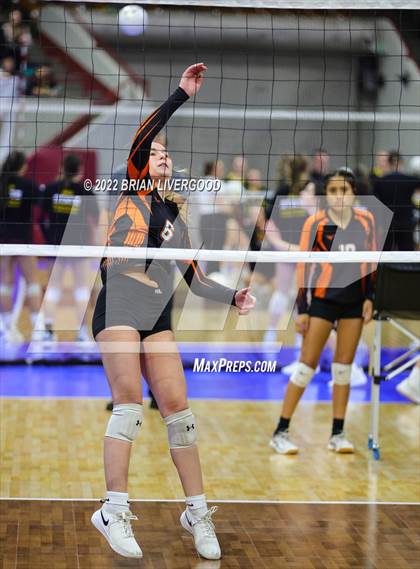 Thumbnail 3 in Lamar vs. Platte Valley (CHSAA 3A State Championship Final) photogallery.