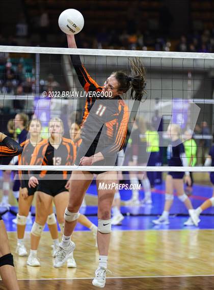 Thumbnail 2 in Lamar vs. Platte Valley (CHSAA 3A State Championship Final) photogallery.