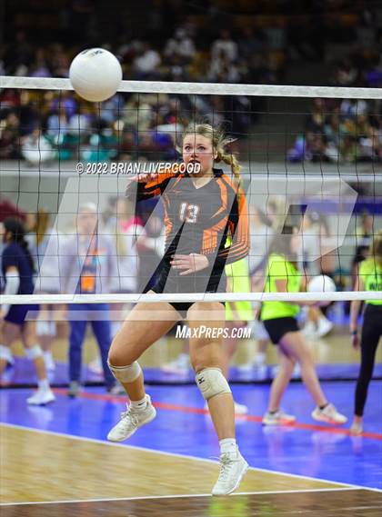 Thumbnail 2 in Lamar vs. Platte Valley (CHSAA 3A State Championship Final) photogallery.