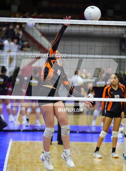 Thumbnail 1 in Lamar vs. Platte Valley (CHSAA 3A State Championship Final) photogallery.