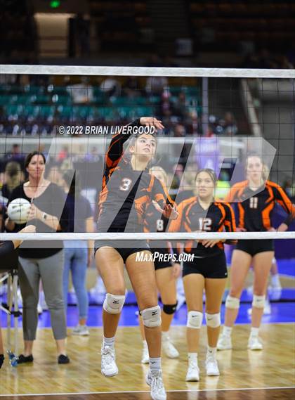 Thumbnail 2 in Lamar vs. Platte Valley (CHSAA 3A State Championship Final) photogallery.