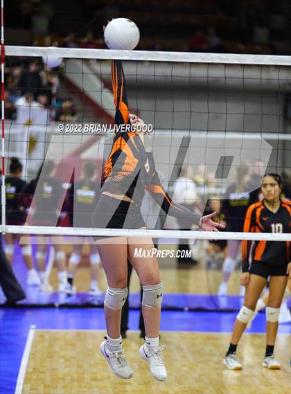 Thumbnail 3 in Lamar vs. Platte Valley (CHSAA 3A State Championship Final) photogallery.