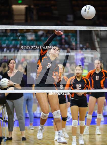 Thumbnail 1 in Lamar vs. Platte Valley (CHSAA 3A State Championship Final) photogallery.