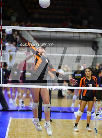 Thumbnail 2 in Lamar vs. Platte Valley (CHSAA 3A State Championship Final) photogallery.