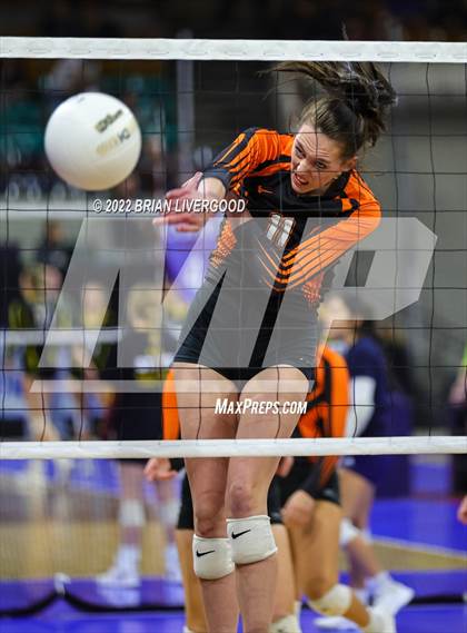 Thumbnail 1 in Lamar vs. Platte Valley (CHSAA 3A State Championship Final) photogallery.