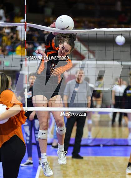 Thumbnail 1 in Lamar vs. Platte Valley (CHSAA 3A State Championship Final) photogallery.