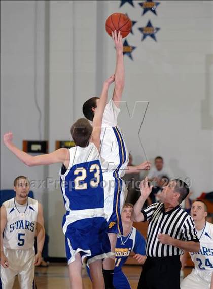 Thumbnail 2 in Muhlenberg North vs Whitesville Trinity (3rd Region Tournament) photogallery.