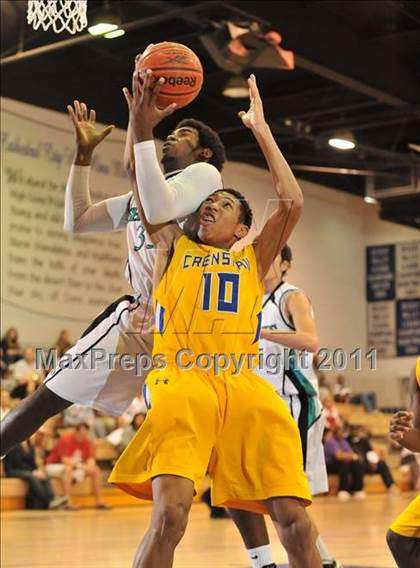 Thumbnail 2 in Crenshaw vs. Santiago (MaxPreps Holiday Classic) photogallery.
