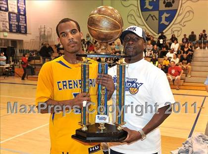 Thumbnail 1 in Crenshaw vs. Santiago (MaxPreps Holiday Classic) photogallery.
