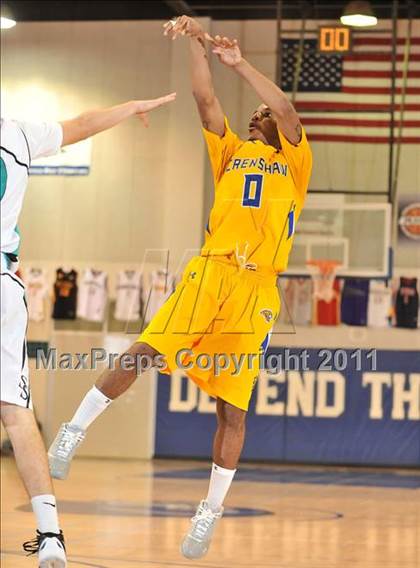 Thumbnail 1 in Crenshaw vs. Santiago (MaxPreps Holiday Classic) photogallery.