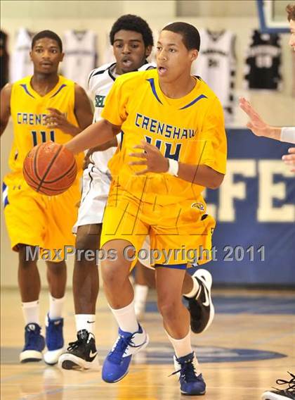Thumbnail 2 in Crenshaw vs. Santiago (MaxPreps Holiday Classic) photogallery.