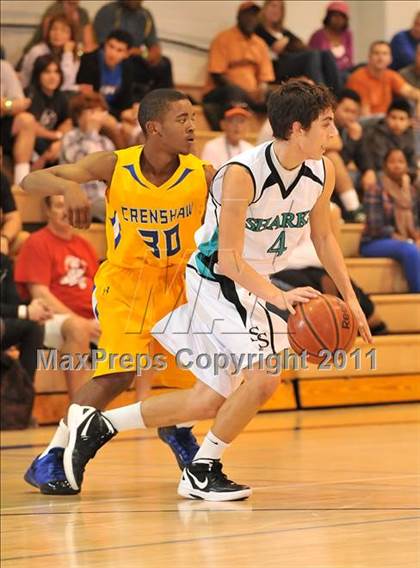 Thumbnail 1 in Crenshaw vs. Santiago (MaxPreps Holiday Classic) photogallery.
