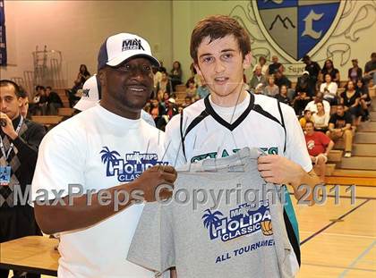 Thumbnail 3 in Crenshaw vs. Santiago (MaxPreps Holiday Classic) photogallery.