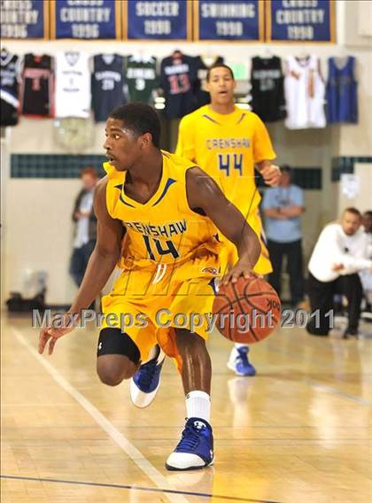 Thumbnail 2 in Crenshaw vs. Santiago (MaxPreps Holiday Classic) photogallery.