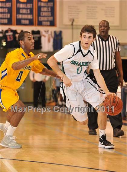 Thumbnail 2 in Crenshaw vs. Santiago (MaxPreps Holiday Classic) photogallery.