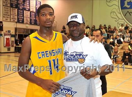 Thumbnail 3 in Crenshaw vs. Santiago (MaxPreps Holiday Classic) photogallery.